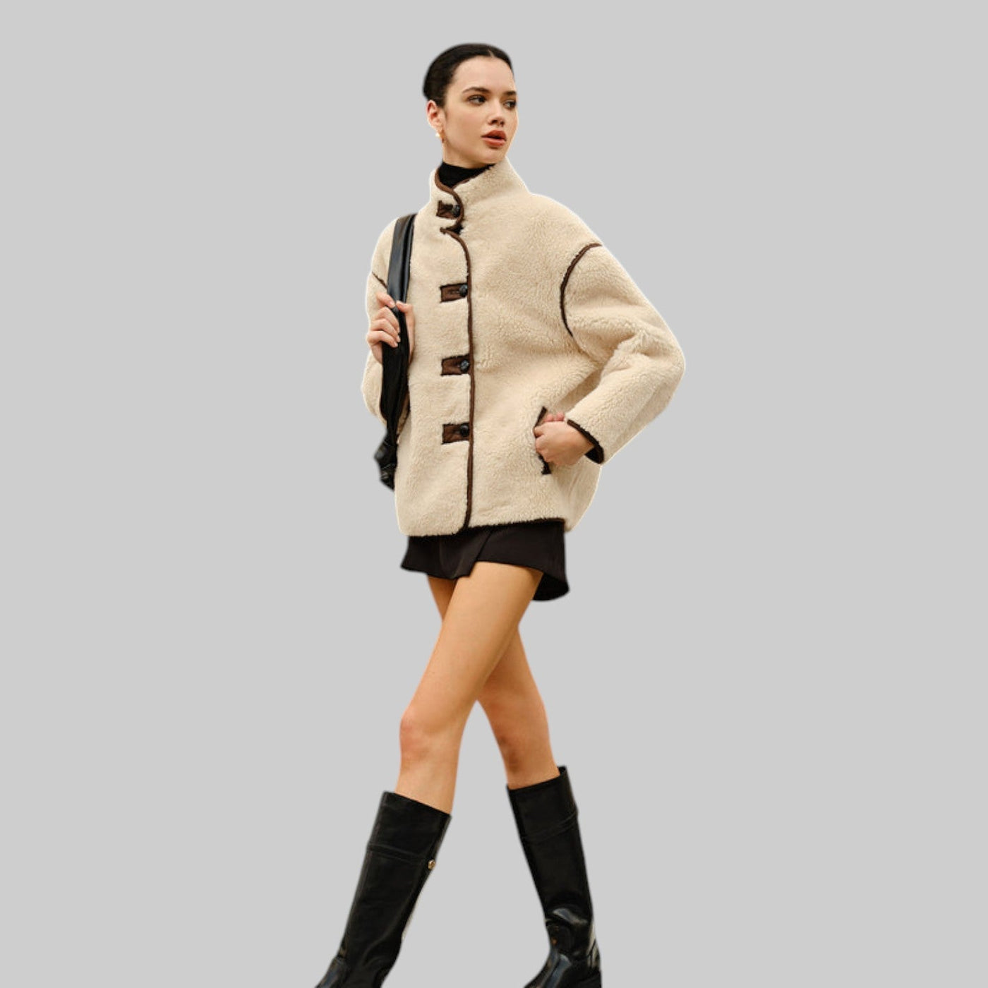 Chaqueta Polar Zoe Elegante con Ribetes Contraste, Suave y Ajuste Oversize